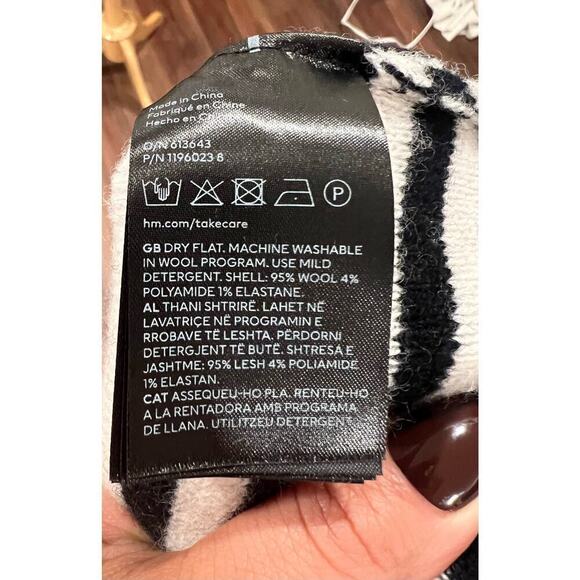 Women’s Wool Oversized Mock-Turtleneck Sweater Minimalist Black crean Striped M - Picture 10 of 10